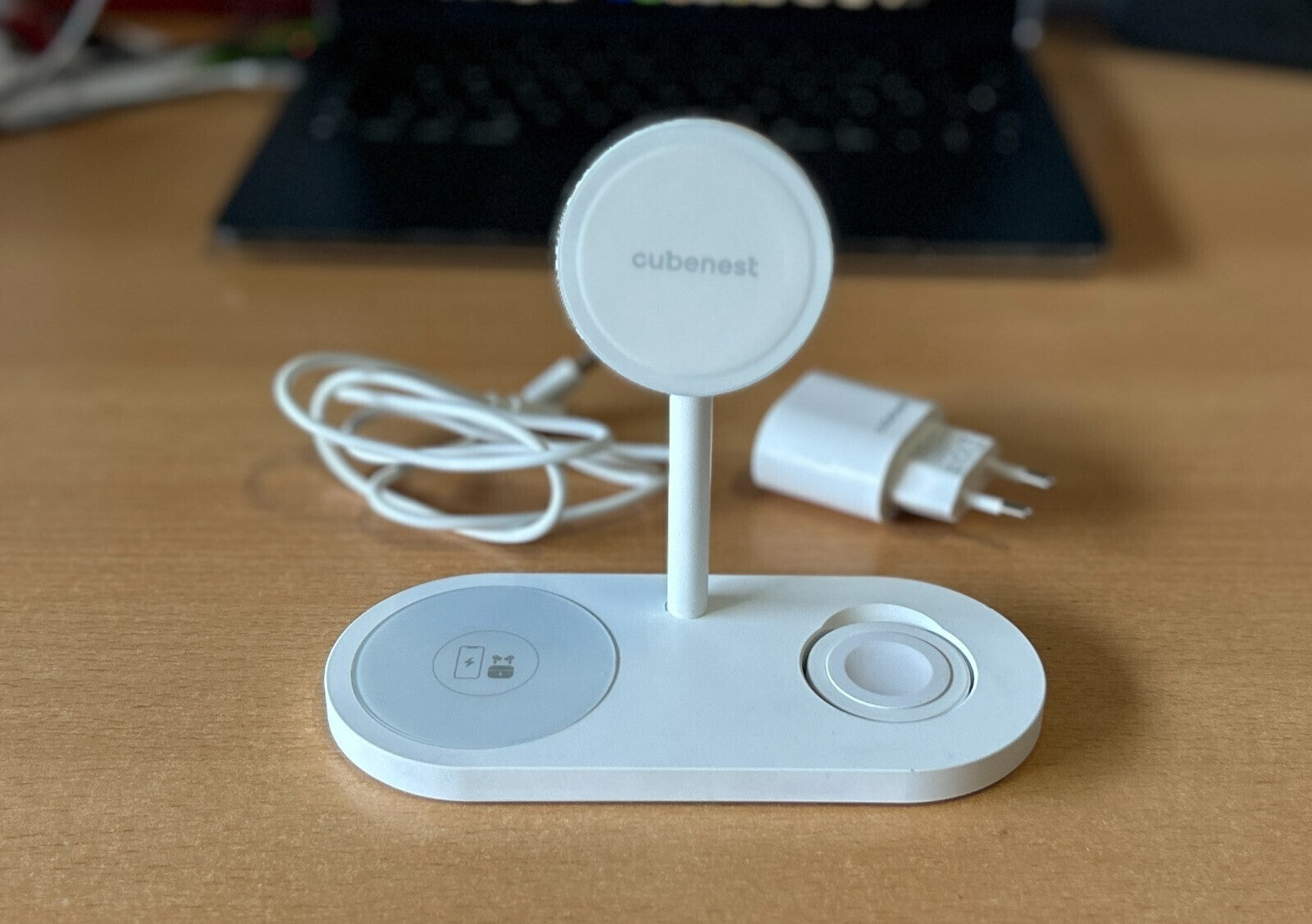 CubeNest kabelloses Ladegerät 3in1 kompatibel mit iPhone/Air Pods/ Apple Watch