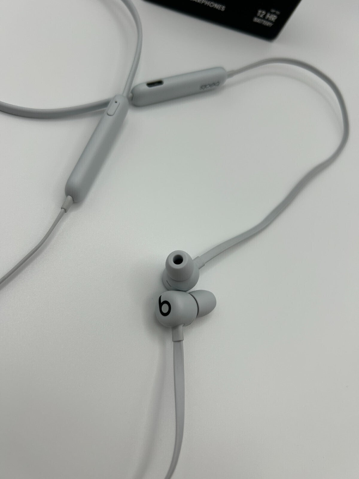 Beats – Flex In-Ear Kopfhörer Bluetooth, W1 Chip, 12h Akku, Magnetisch, Grau