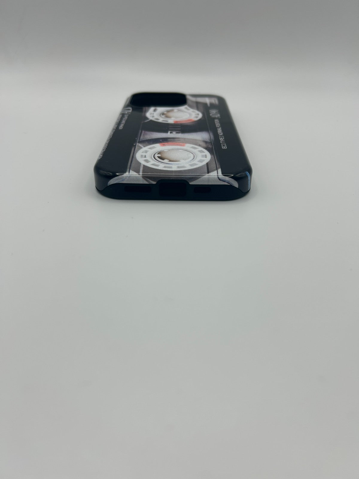 Hülle iPhone 15 Pro Retro Kassette Case Handyhülle Vintage Cassette Tape Schwarz